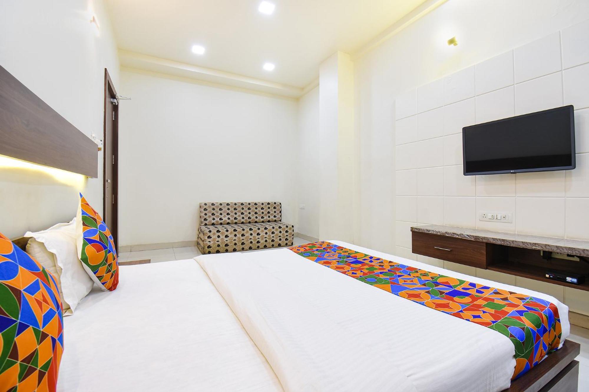 Fabhotel Royal Suits - Nr Mahadji Shinde Chhatri Mundhwa Exterior photo