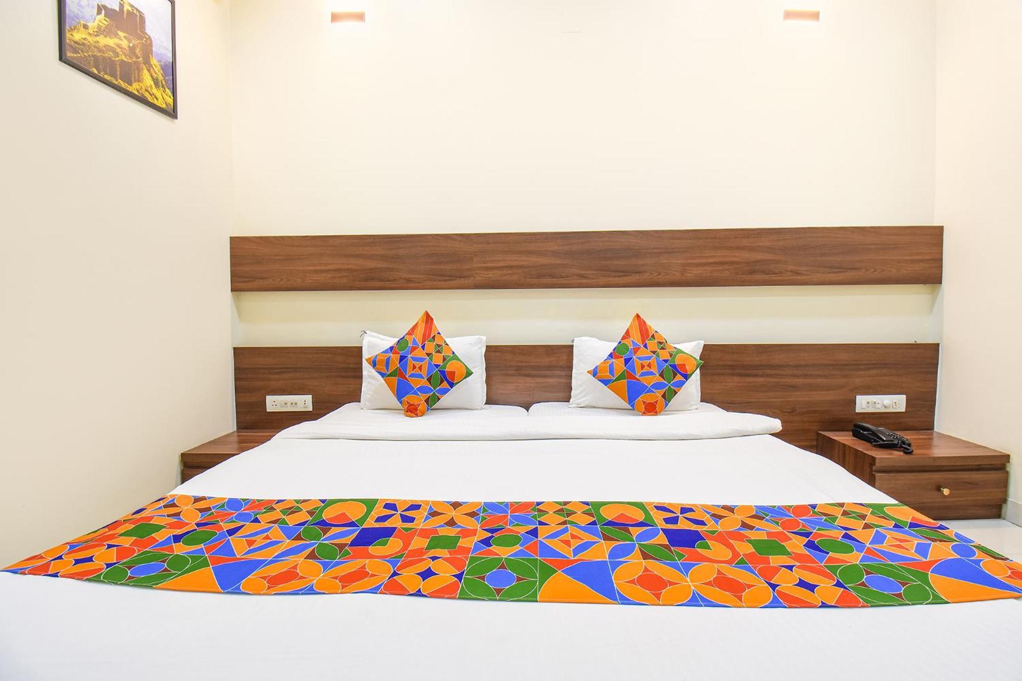 Fabhotel Royal Suits - Nr Mahadji Shinde Chhatri Mundhwa Exterior photo