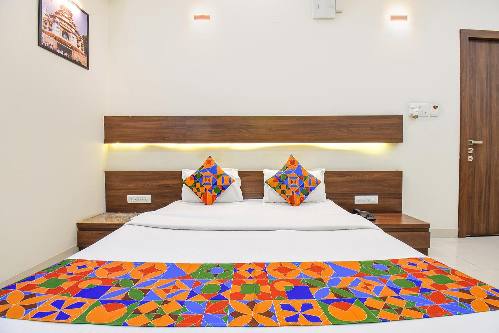 Fabhotel Royal Suits - Nr Mahadji Shinde Chhatri Mundhwa Exterior photo