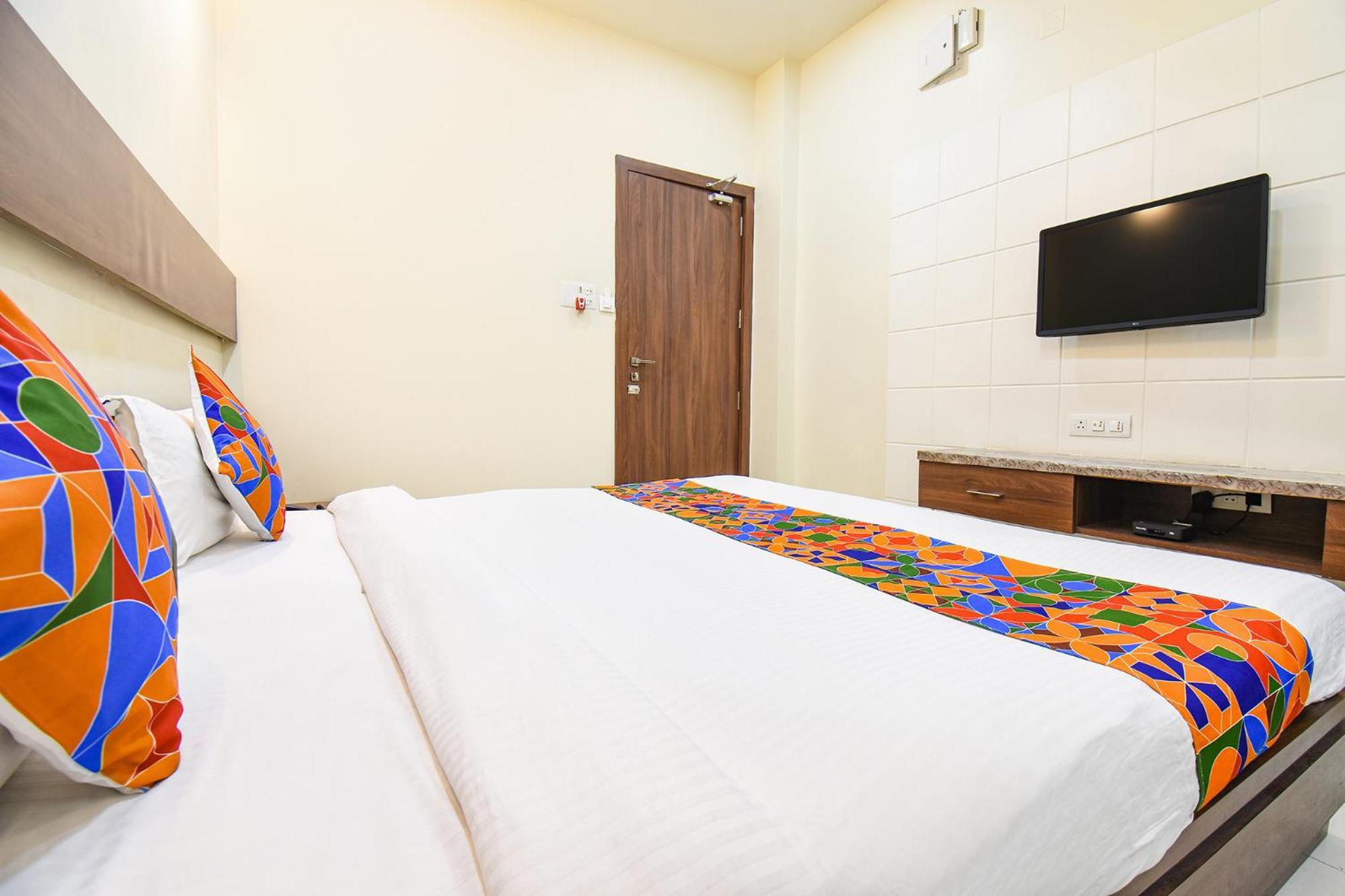 Fabhotel Royal Suits - Nr Mahadji Shinde Chhatri Mundhwa Exterior photo